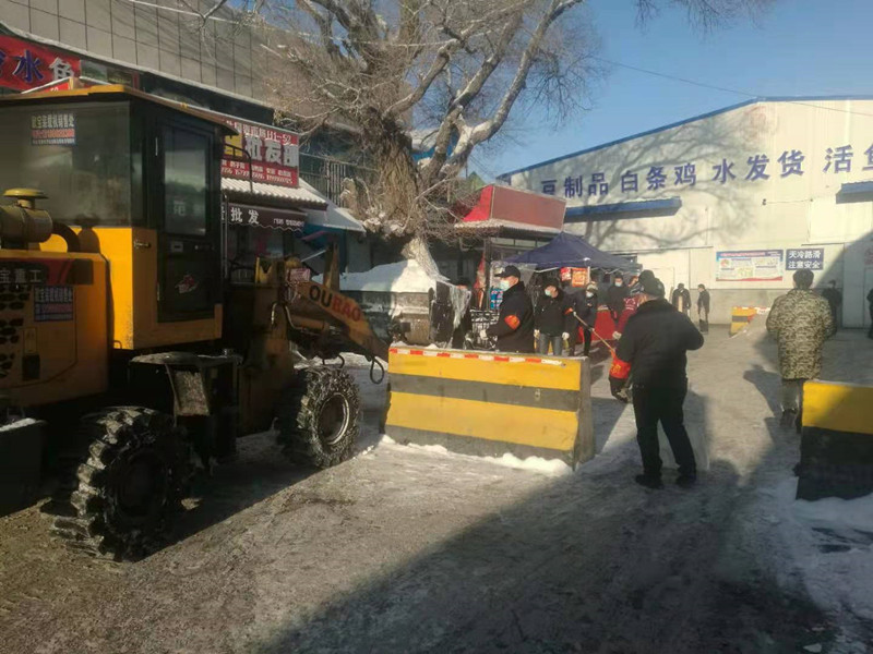 圖為：副食市場掃雪現場_副本.jpg